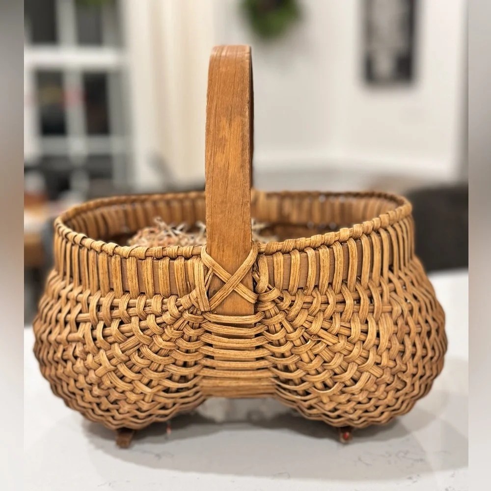 Vintage Buttocks Gathering Wicker Basket / Wood / 14 egg/ Handmade